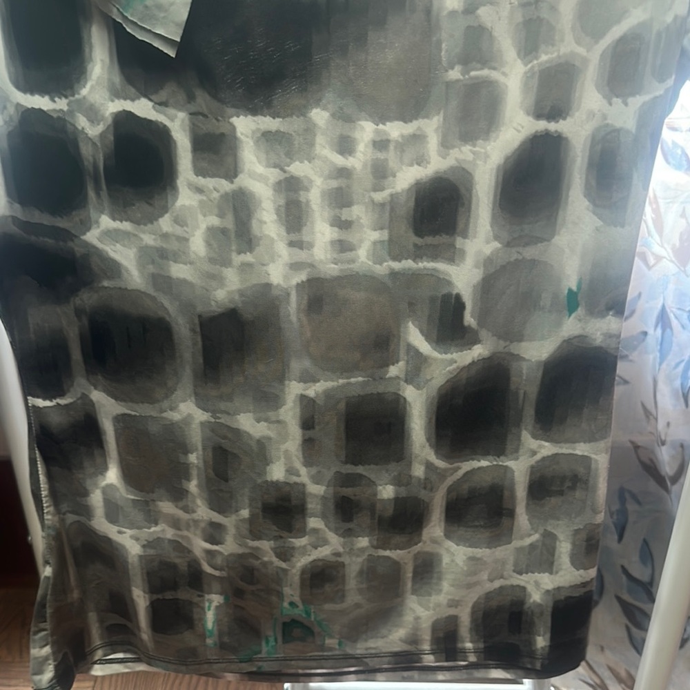 Chic Gray And Green Patterned Top - image 6